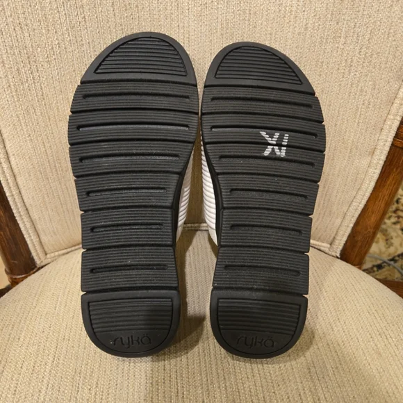 Ryka Epic Slide Sandals New Floor Model White & Black Size 7M - Picture 9 of 10